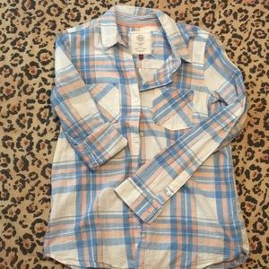 Women’s button up plaid shirt